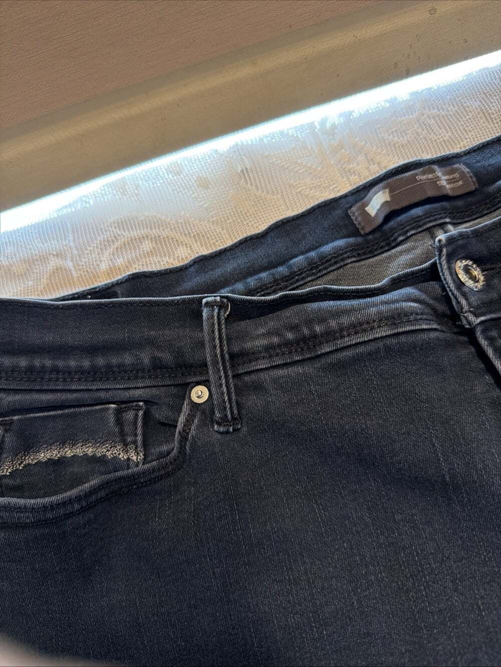 Levi's 512 Jeans Womens 18m Dark Wash Perfectly Slimming Bootcut 36”W/ 30” L - Picture 6 of 8